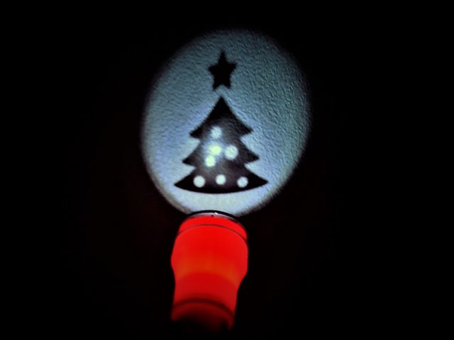 100均グッズでキラキラ イルミネーションクリスマス 100円のチカラ 100円ショップ Flet S フレッツ 百圓領事館