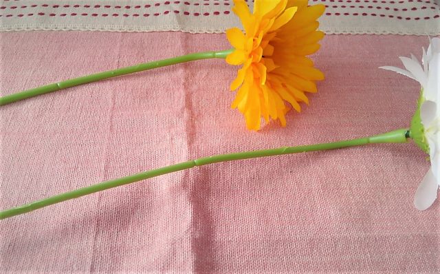 インスタで流行中 100均造花アレンジ術 100円のチカラ 100円ショップ Flet S フレッツ 百圓領事館