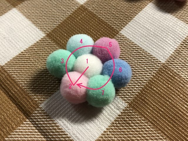 100均ハンドメイド フェルトボールでコースターを作ってみました 100円ショップ Flet S フレッツ 百圓領事館