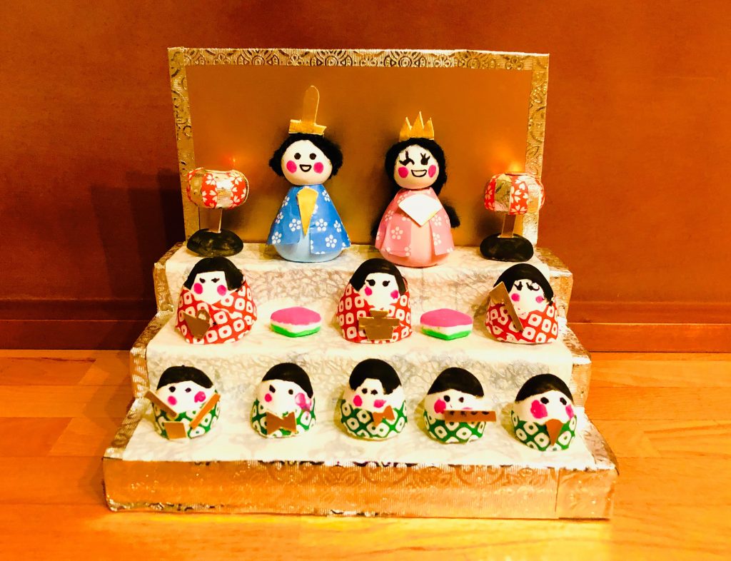 世界でひとつだけ 親子でひな壇作りを楽しもう 100円のチカラ 100円ショップ Flet S フレッツ 百圓領事館