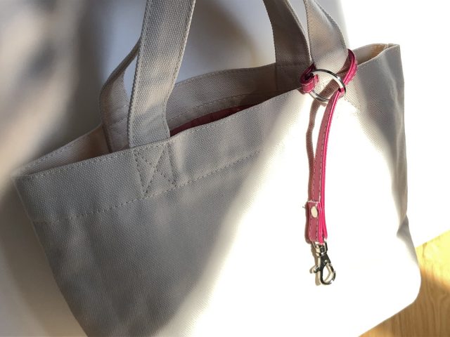 100均の カラビナ が公園や通学 通勤でもすごく使える 100円ショップ Flet S フレッツ 百圓領事館