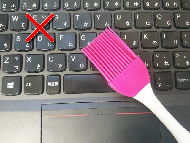 100均のハケとブラシで 気になるあの汚れにバイバイ 100円のチカラ 100円ショップ Flet S フレッツ 百圓領事館
