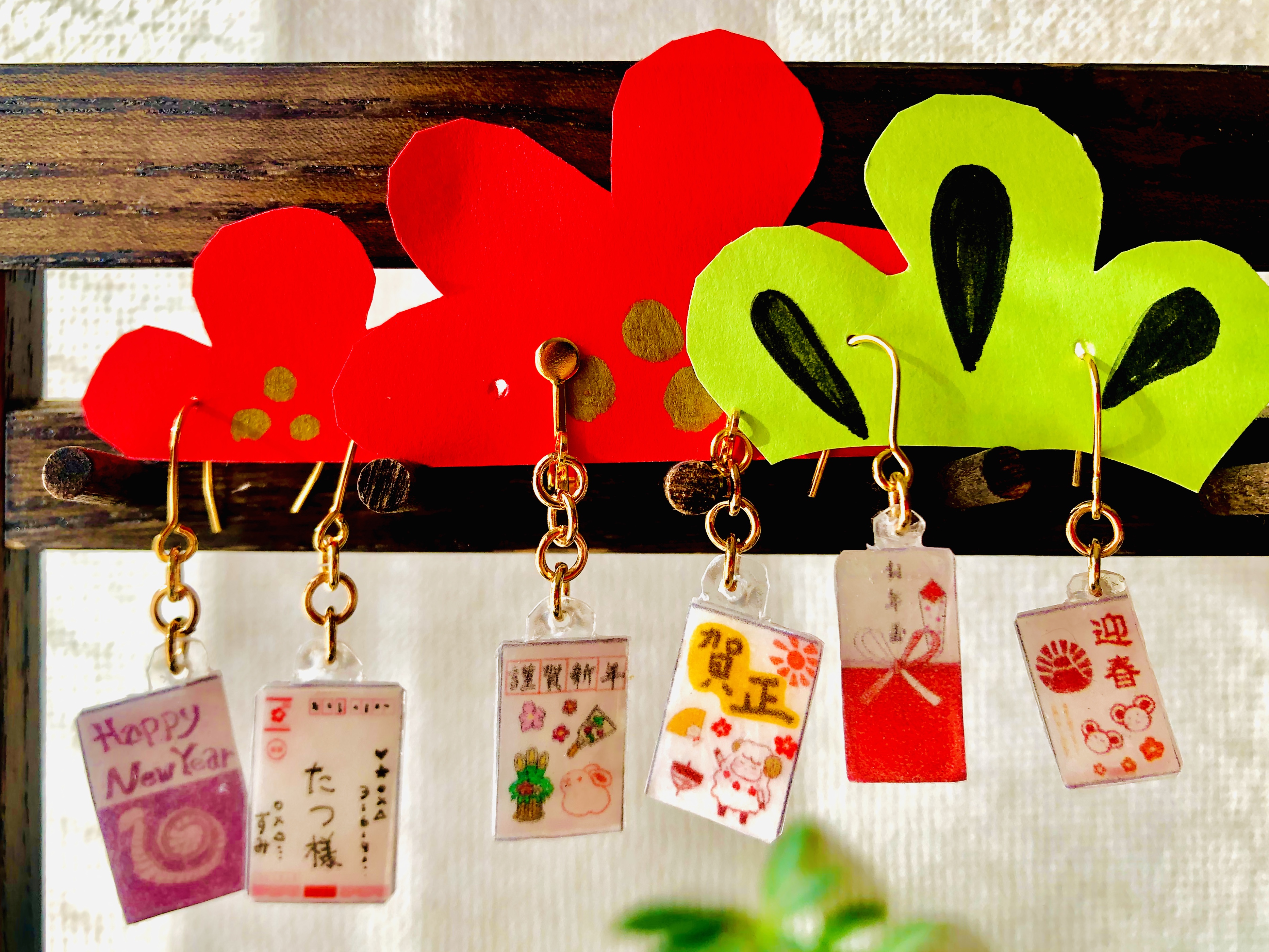 耳に年賀状 100均で作るお正月ピアスが可愛すぎる 100円ショップ Flet S フレッツ 百圓領事館