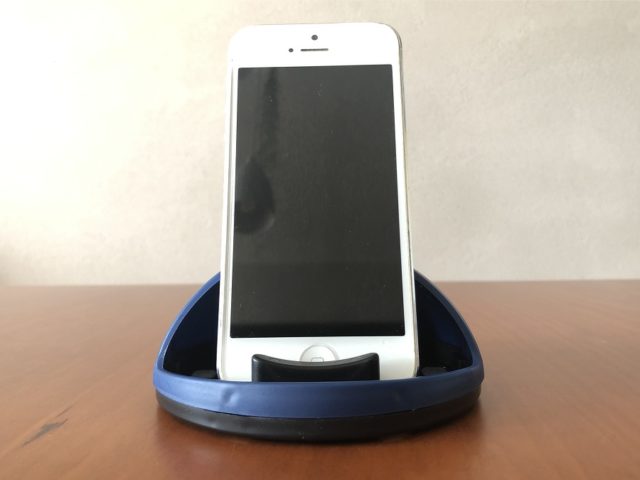 電池不要 100均のスマホスタンド スピーカーの使用感レポート 100円ショップ Flet S フレッツ 百圓領事館