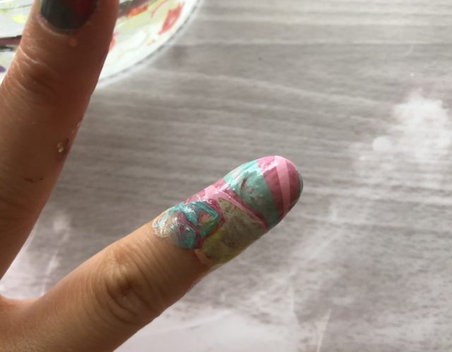 100均マニキュアで 無地のコップに涼しいマーブル模様をつけてみた 100均自由研究 100円ショップ Flet S フレッツ 百圓領事館