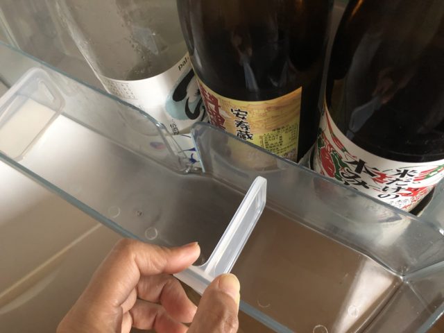 差し込むだけで冷蔵庫が使いやすくなる 100均の ドアポケット用仕切り 100円ショップ Flet S フレッツ 百圓領事館