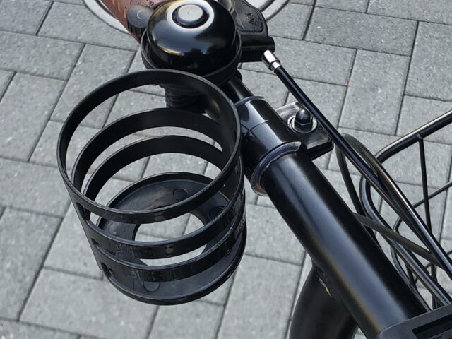 自転車の缶ホルダー など100均の気になる自転車グッズを使ってみた 100円ショップ Flet S フレッツ 百圓領事館