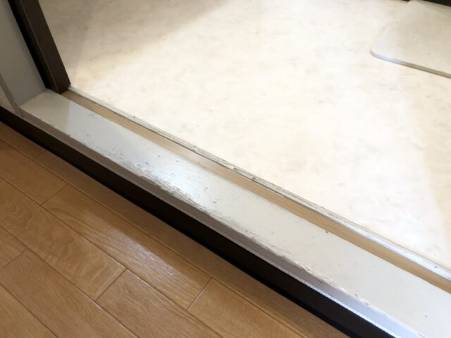 入居時にもおすすめ 100均の白マスキングテープで汚れ防止 掃除が超楽に 100円ショップ Flet S フレッツ 百圓領事館