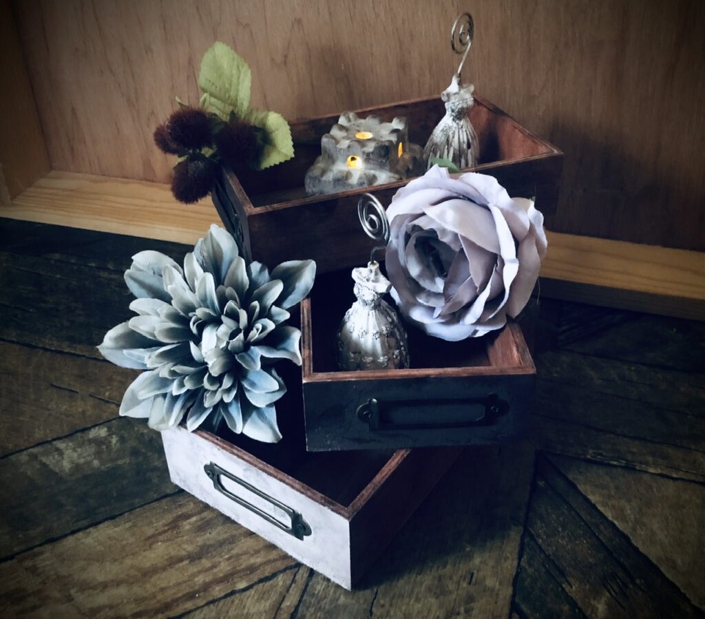 ハロウィンでも使える 100均ウッドボックスで叶えるアンティーク風ディスプレイ 100円のチカラ 100円ショップ Flet S フレッツ 百 圓領事館 ハロウィンでも使える 100均ウッドボックスで叶えるアンティーク風ディスプレイ 100円のチカラ 100円ショップ Flet S フレッツ 百 圓領事館