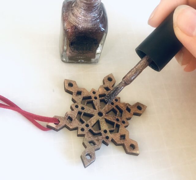 100均マニキュアで簡単リメイク キラキラ可愛いxmasオーナメント 100円のチカラ 100円ショップ Flet S フレッツ 百圓領事館