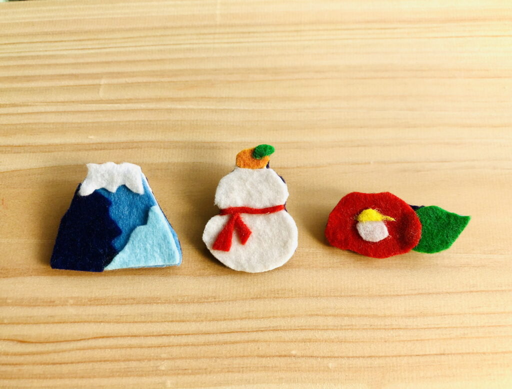 初詣につけていこう 100均フェルトで作るお正月ブローチ 100円のチカラ 100円ショップ Flet S フレッツ 百圓領事館