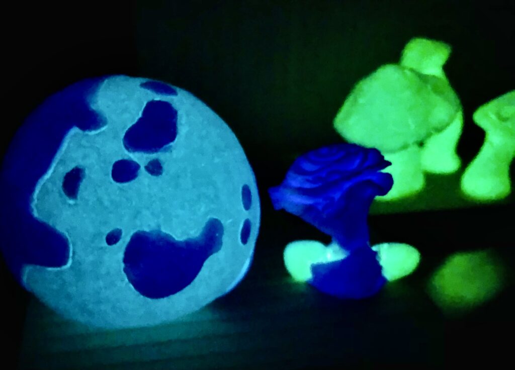 本当に光った 100均の 光る粘土 が想像以上に綺麗でハマる 100円のチカラ 100円ショップ Flet S フレッツ 百圓領事館