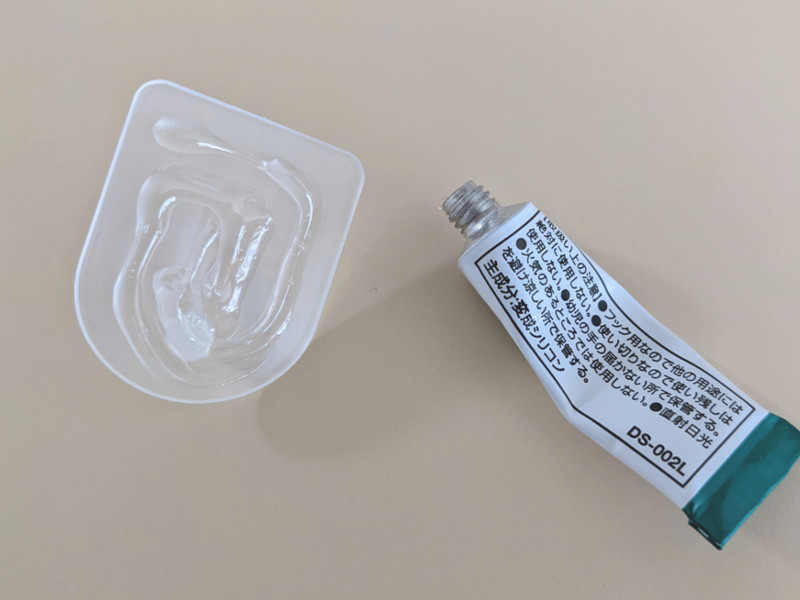 賃貸でもok 壁紙に貼れる100均フック 実は売れている100均アイテム 100円のチカラ 100円ショップ Flet S フレッツ 百圓領事館