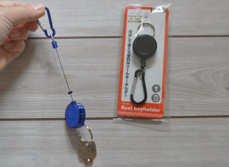 カラビナ付100均グッズ なら携帯しても落下 紛失の心配ナシ 100円のチカラ 100円ショップ Flet S フレッツ 百圓領事館