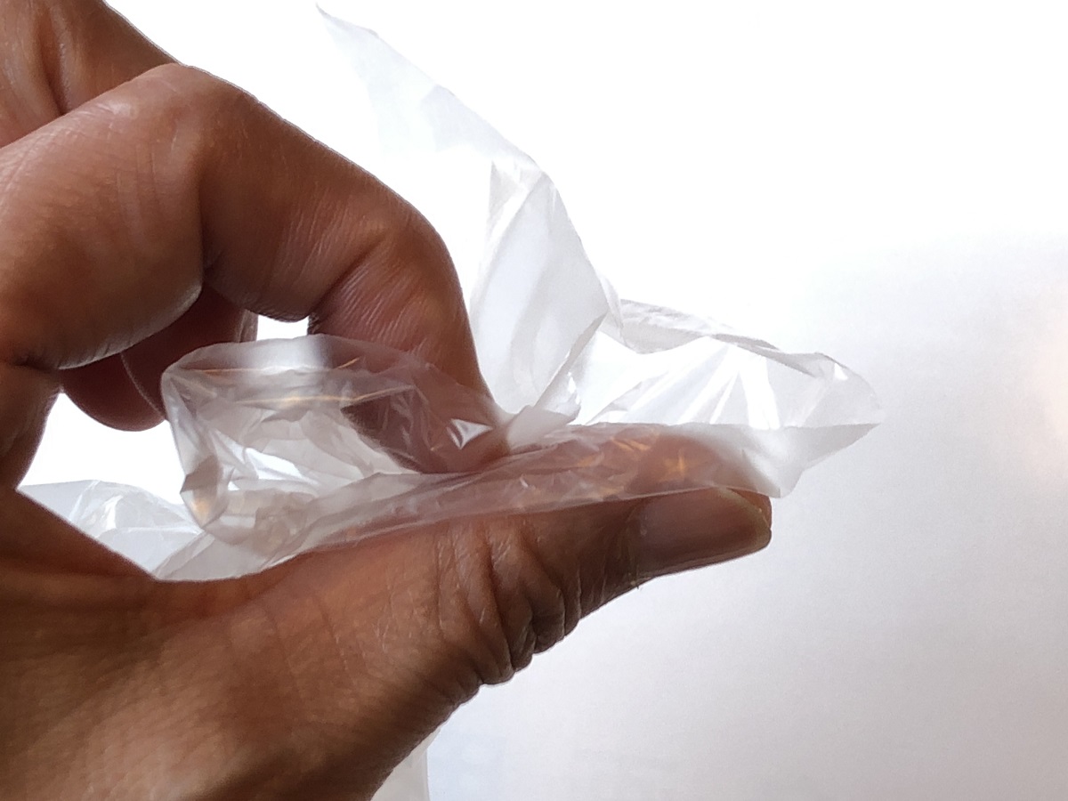 事務用品のロングセラーが買い物の困りごとを解決！100均の紙めくり剤「カミクール」 【100円のチカラ】100円ショップ FLET'S（フレッツ）・百圓領事館